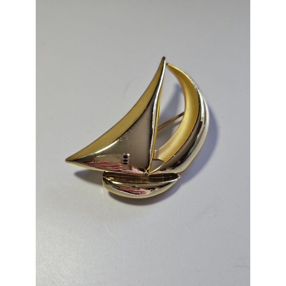Danecraft gold tone sailboat brooch